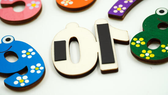 Дървени шарени цифри с магнити
